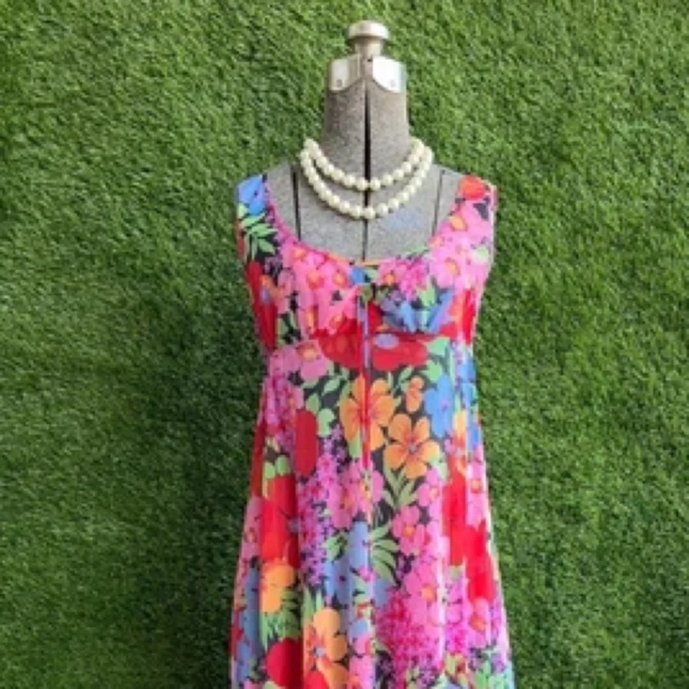 Vintage Olga , SLEEPING PRETTY 70s floral maxi nightgown Size 36